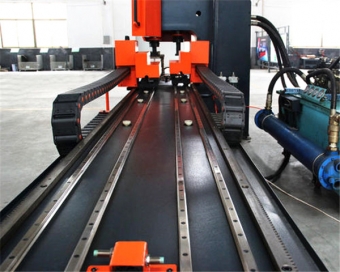 數(shù)控沖孔機(jī)